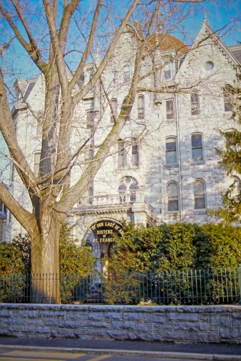sisters-building-2