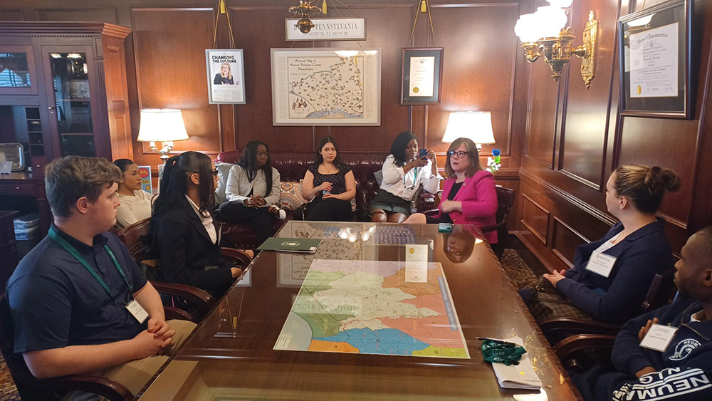 Students shared their stories with Rep. Leanne Krueger during AICUP Advocacy Day
