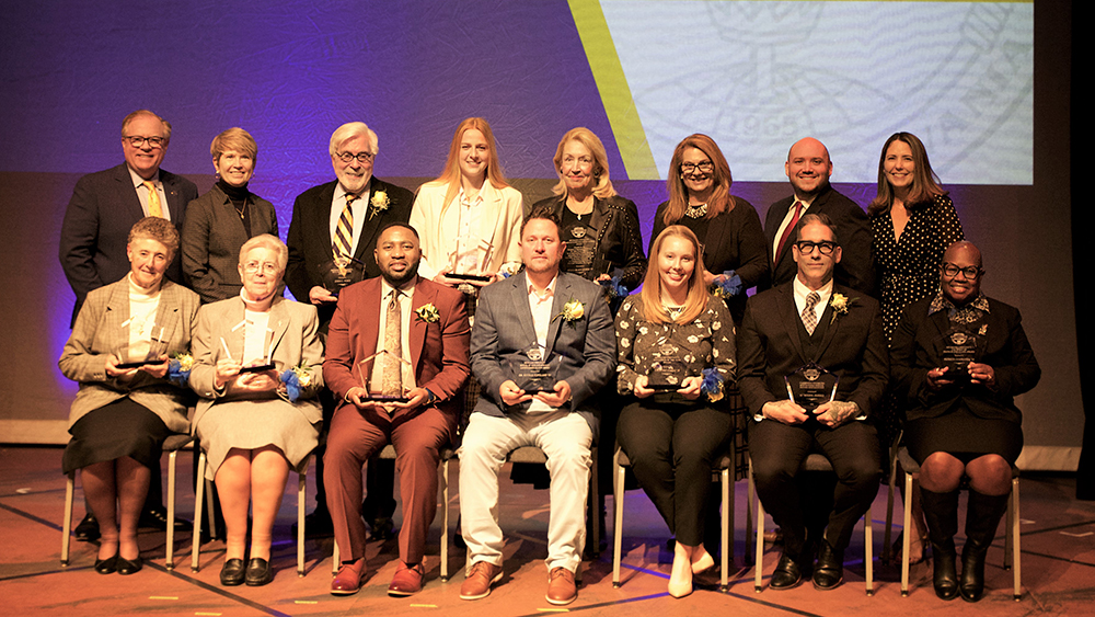Alumni Association Honors 12 at Awards Ceremony