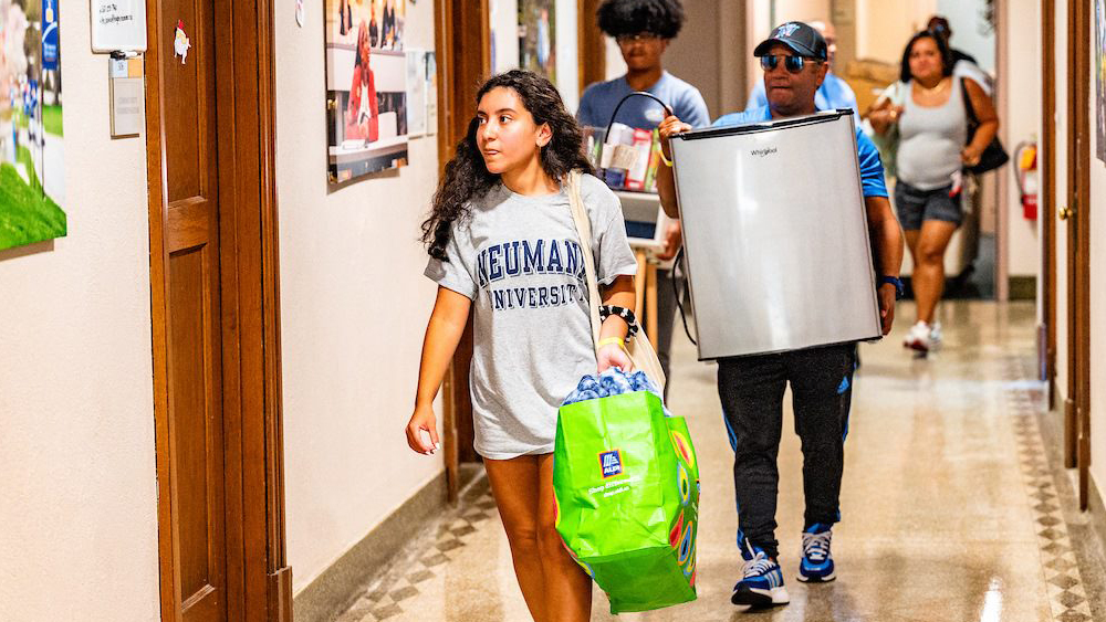 Students Move into Our Lady of Ang﻿els